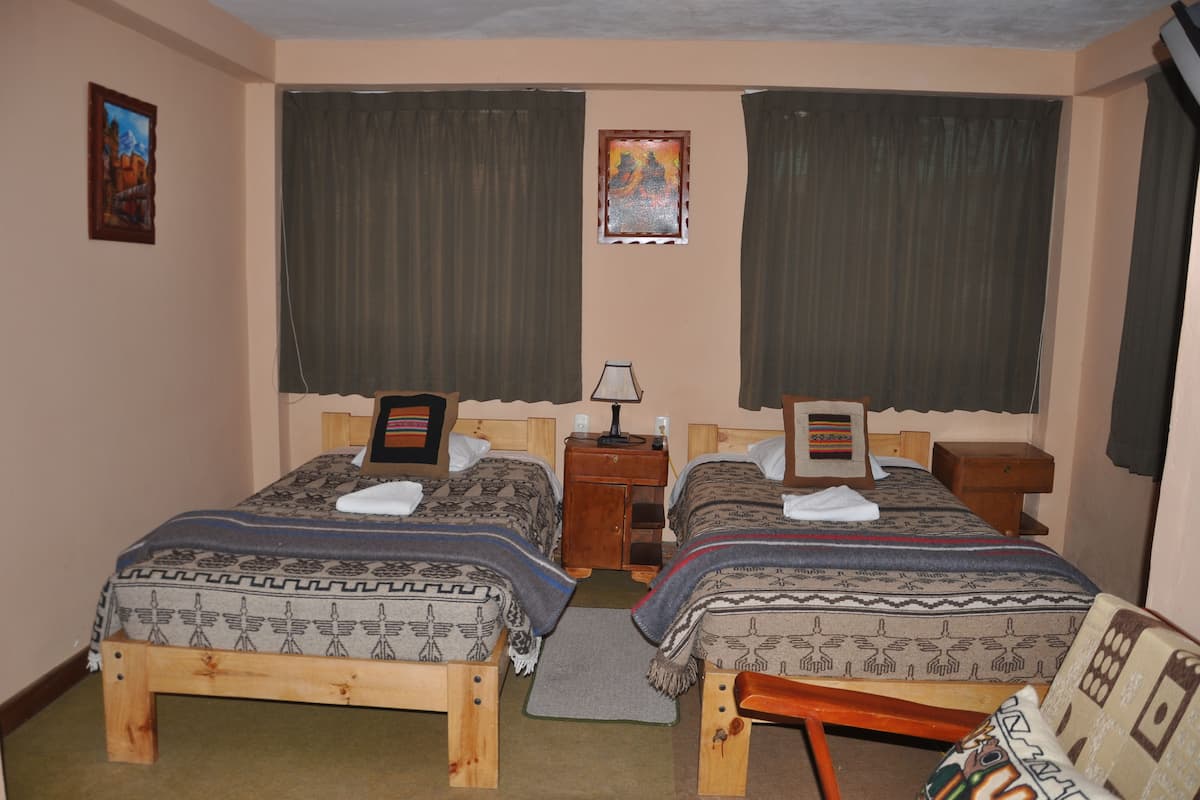Twin Room, 2 Twin Beds | Free WiFi