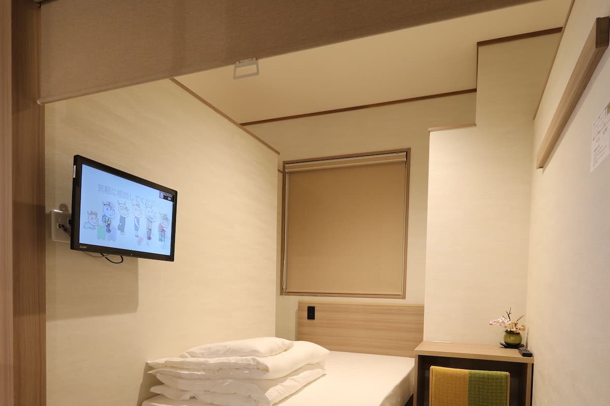 In-room safe, free WiFi, bed sheets