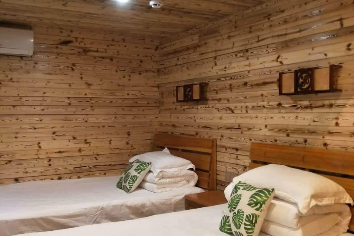 Senior Loft, 1 Bedroom | 1 bedroom, desk, free WiFi
