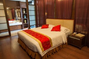 Premium Room | Desk, blackout curtains, rollaway beds, free WiFi