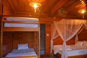 Shared Dormitory | Minibar, desk, soundproofing, free WiFi - Sy's Homestay (Bo Trach)