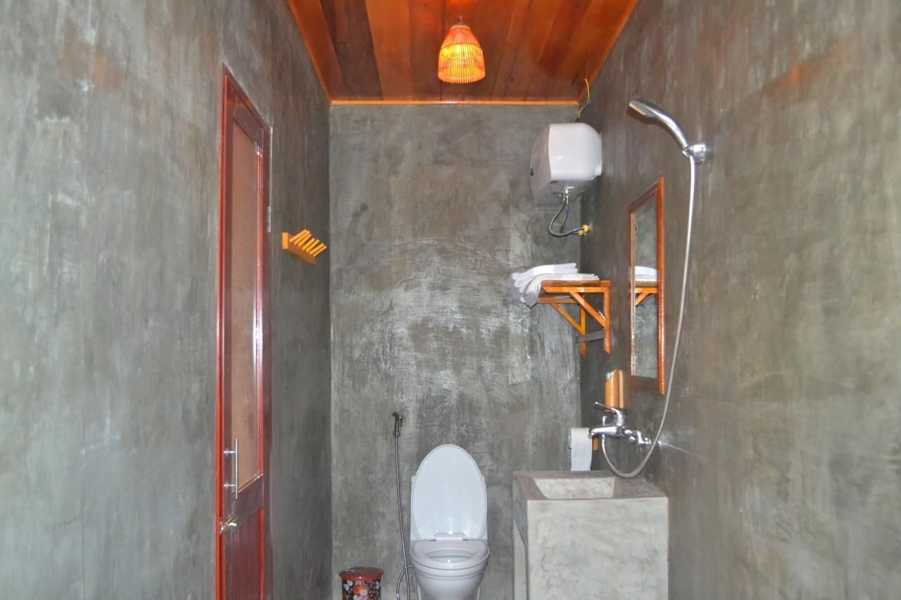 shower, free toiletries, hair dryer, slippers