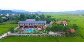 Outdoor dining - Sy's Homestay (Bo Trach)