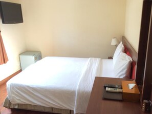 Minibar, desk, free WiFi