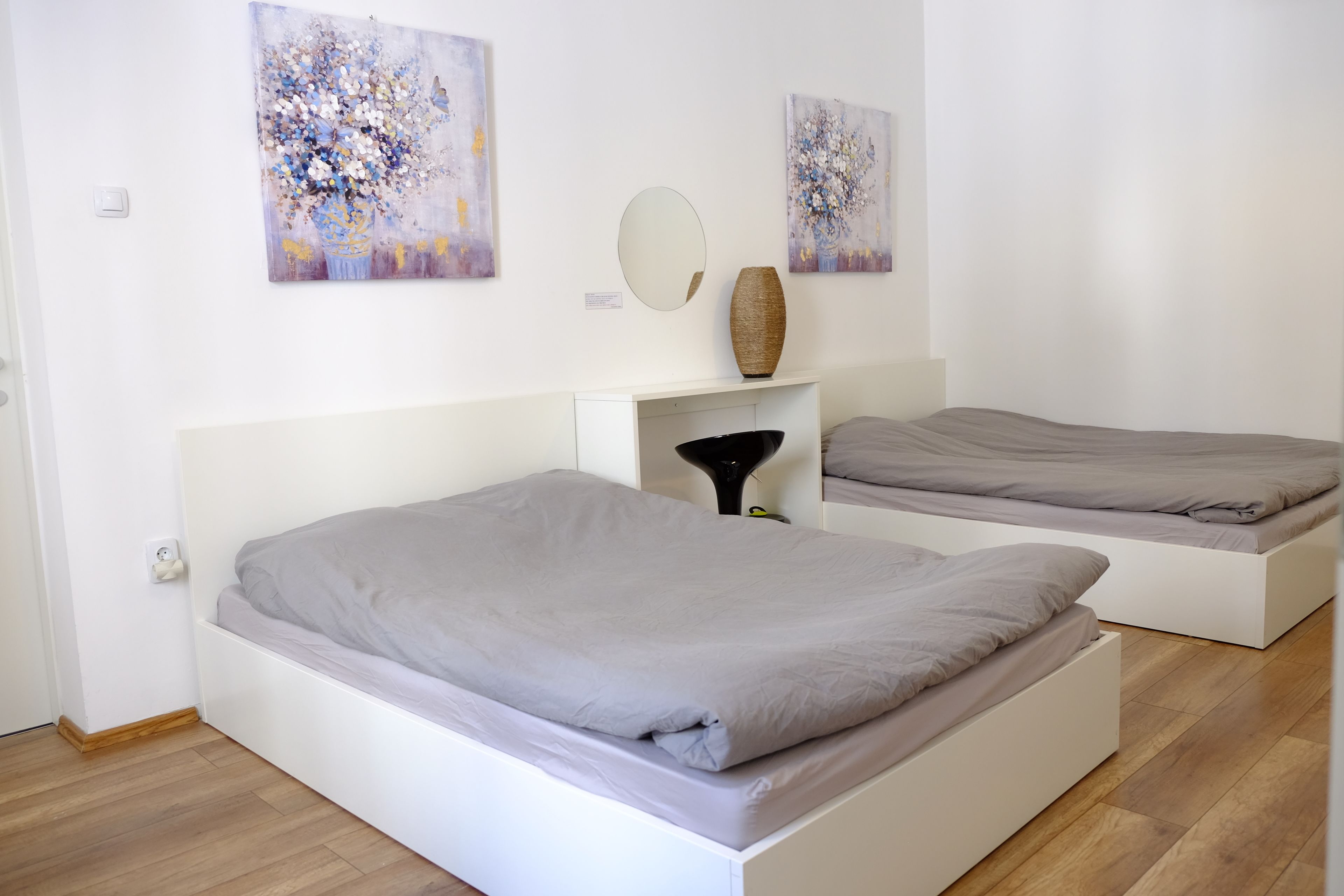 Estúdio básico, 2 camas Queen, banheiro privativo | Wi-Fi de cortesia, roupa de cama