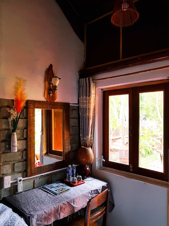 Tú Là n Room | 1 bedroom, desk, laptop workspace, free WiFi. Highway 20 Homestay
