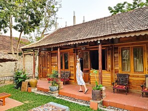 Tú Làn Room | Balcony view - Highway 20 Homestay (Bo Trach)