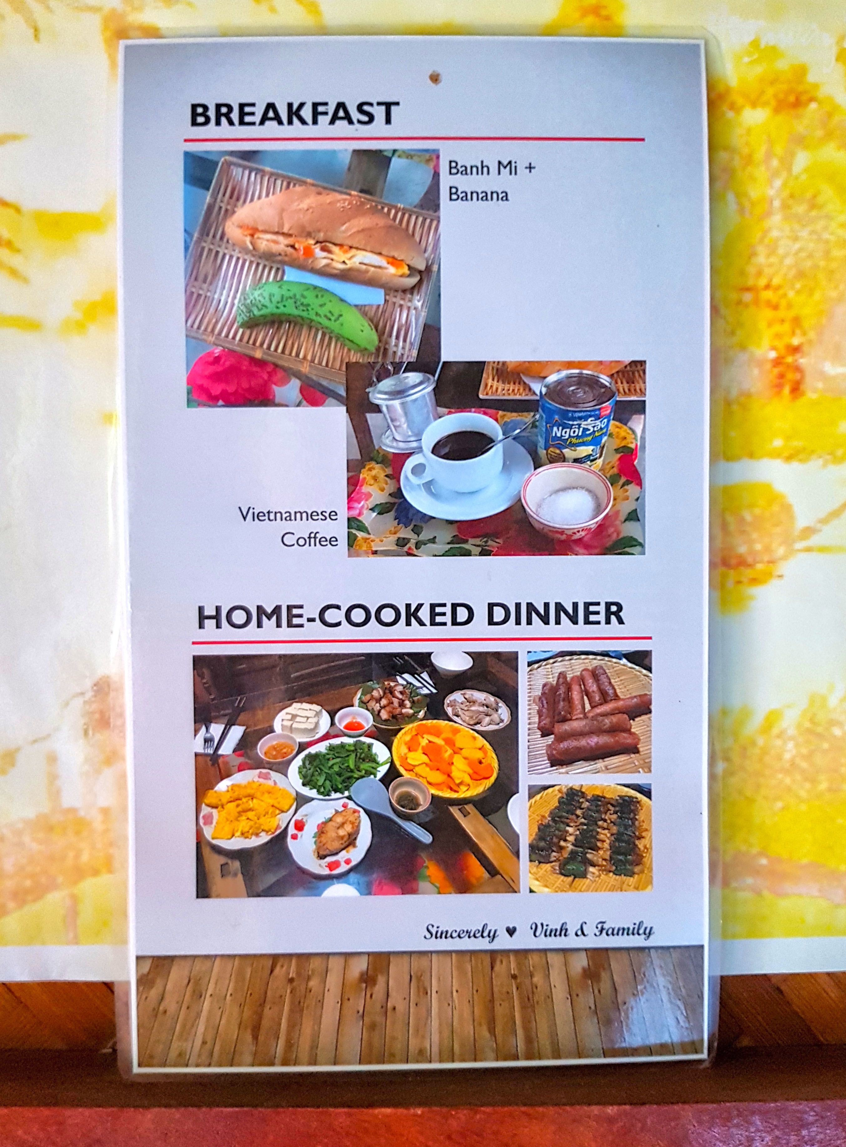 Un menú con opciones de desayuno y cena casera, incluyendo café vietnamita y diversos platos.