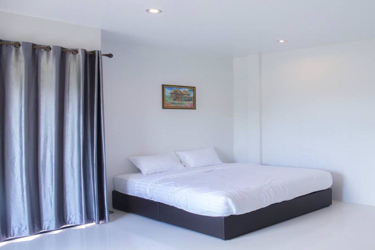 Blackout curtains, rollaway beds, free WiFi
