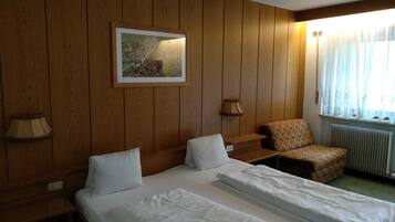 1 Schlafzimmer, Schreibtisch, laptopgeeigneter Arbeitsplatz, Bettwäsche