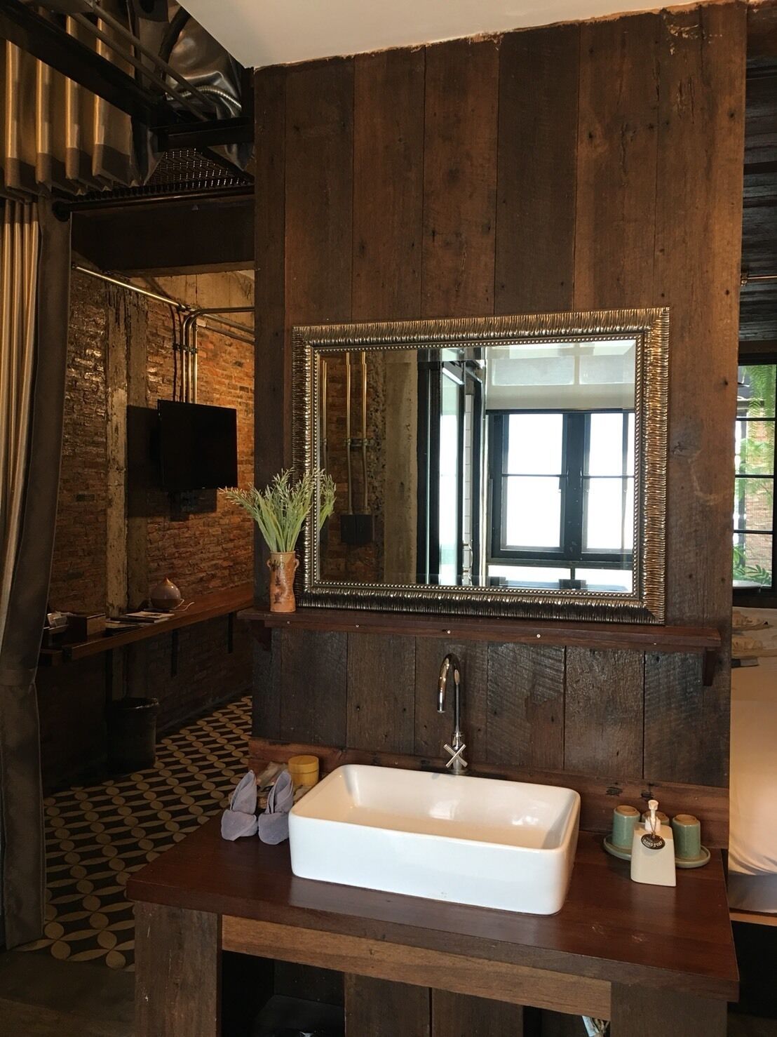 deluxe loft | bathroom sink