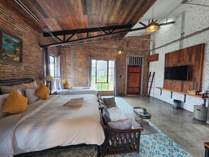 家庭客房 | 書桌、免費 Wi-Fi