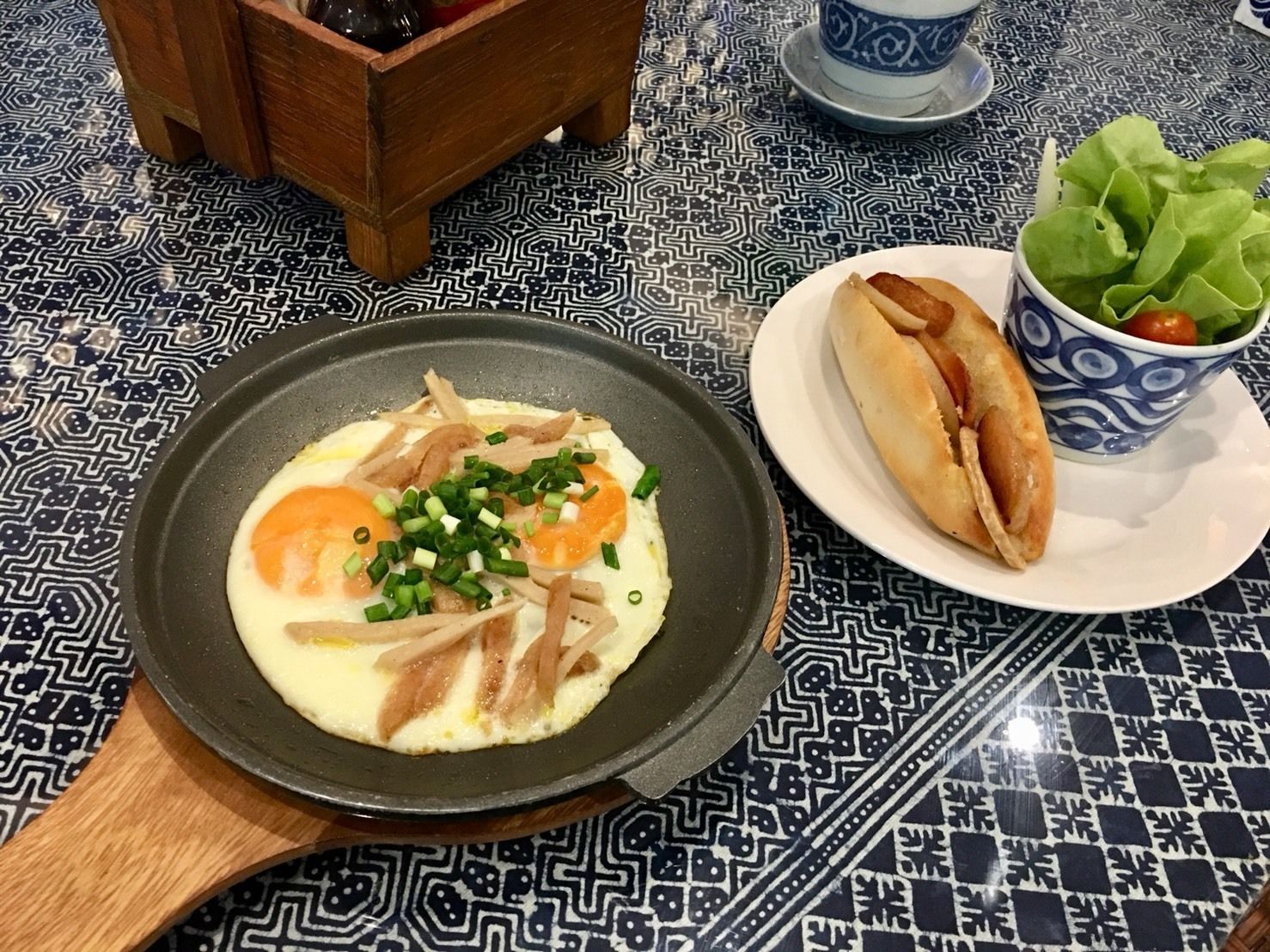 free daily cooked-to-order breakfast