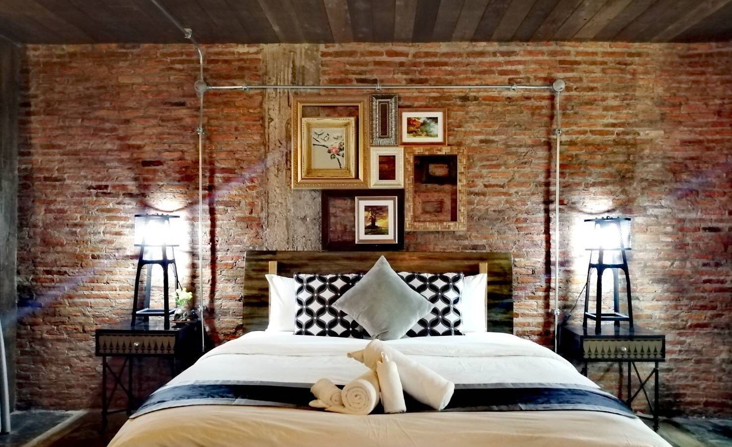 deluxe loft | desk, free wifi