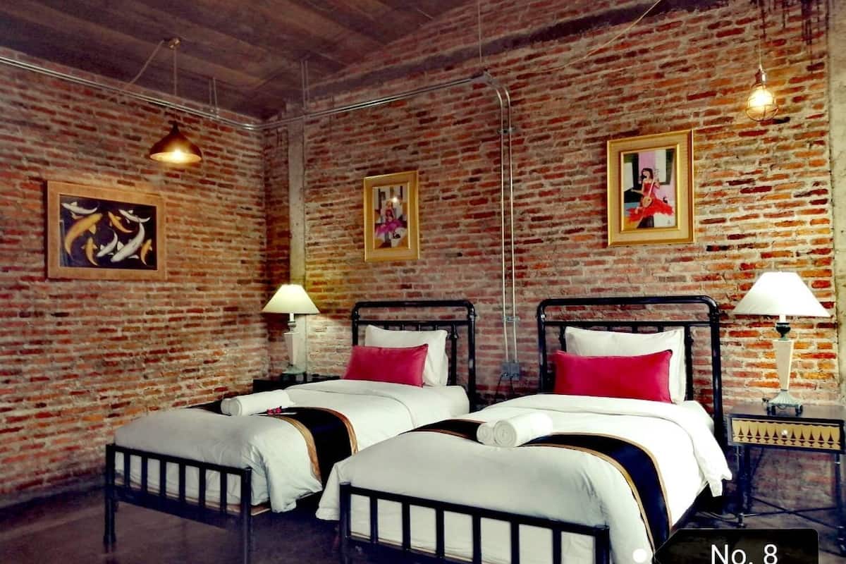 superior loft | desk, free wifi