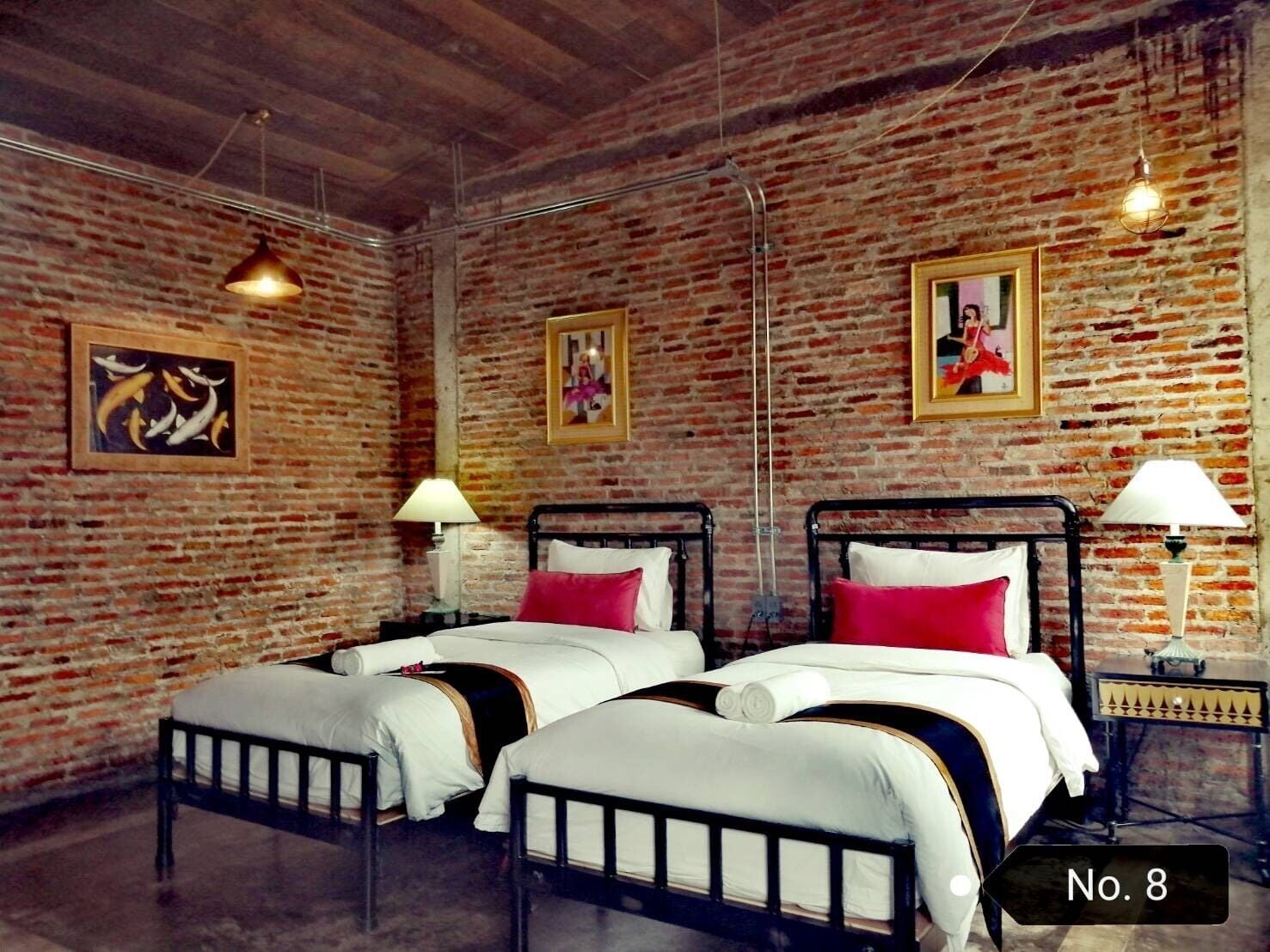 Schreibtisch, kostenloses WLAN