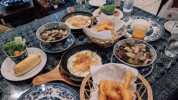 Free daily cooked-to-order breakfast