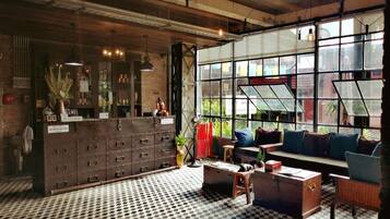 Lobby lounge