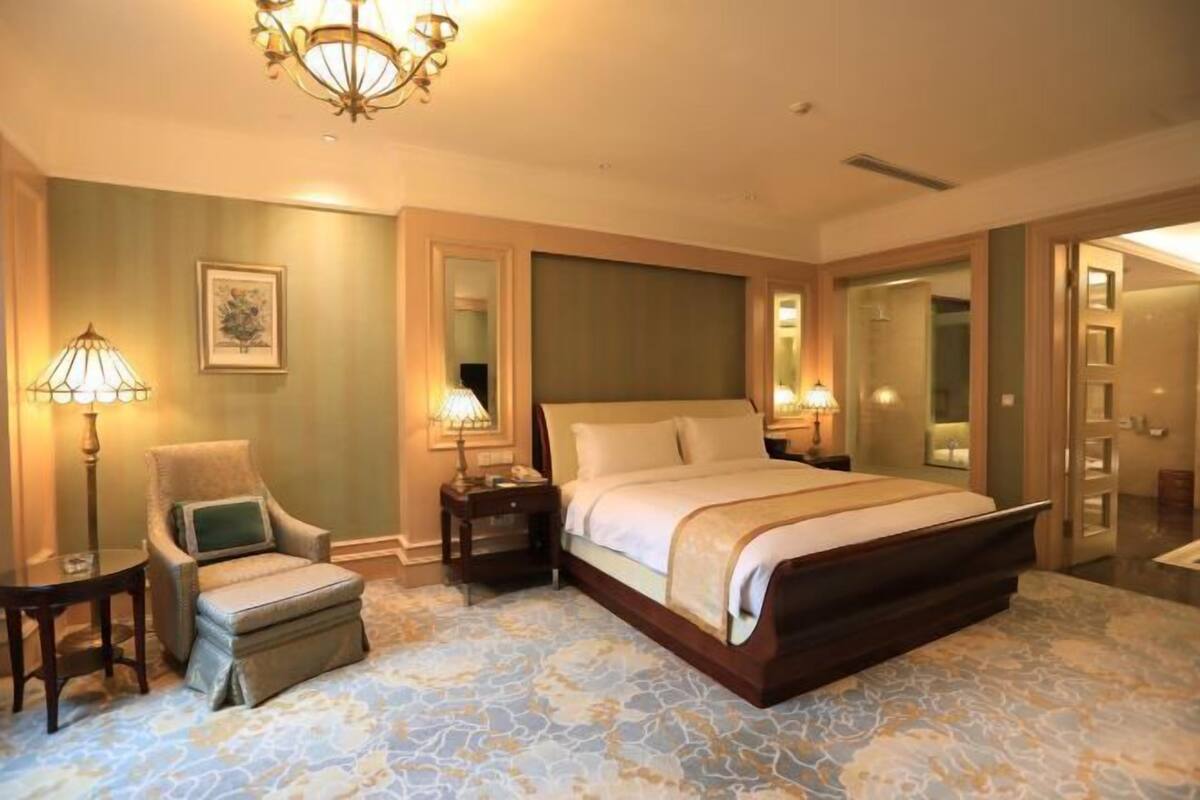 Minibar, in-room safe, desk, soundproofing