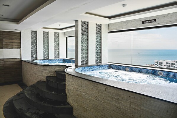 Indoor spa tub - Cosy Beach Condominium (Pattaya)