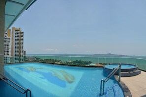 Outdoor pool - Cosy Beach Condominium (Pattaya)