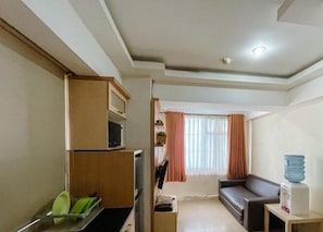 1 habitación, caja de seguridad en la habitación y escritorio