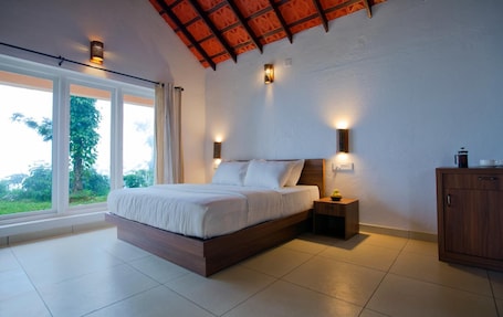 Caja de seguridad en la habitación y escritorio