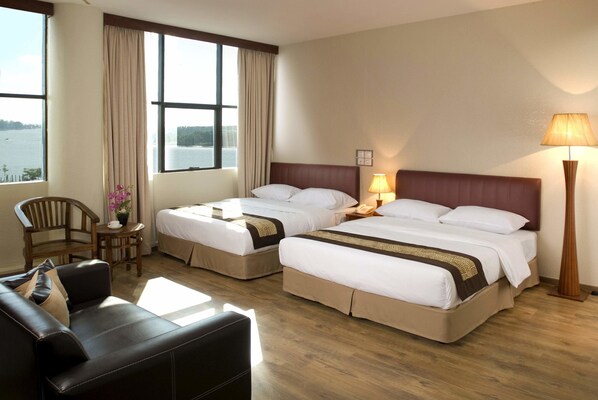 Habitación familiar | Escritorio, insonorización, tabla de planchar con plancha y wifi gratis 