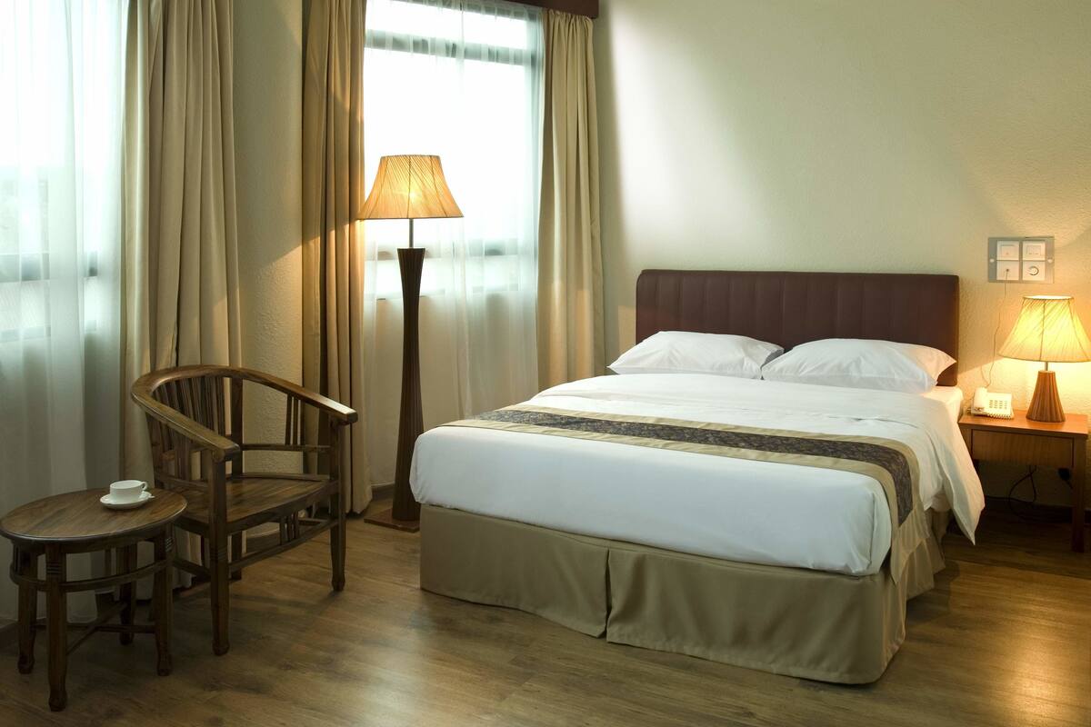 Kamar Double Deluks | Meja kerja, kedap suara, setrika/meja setrika, dan Wi-Fi gratis