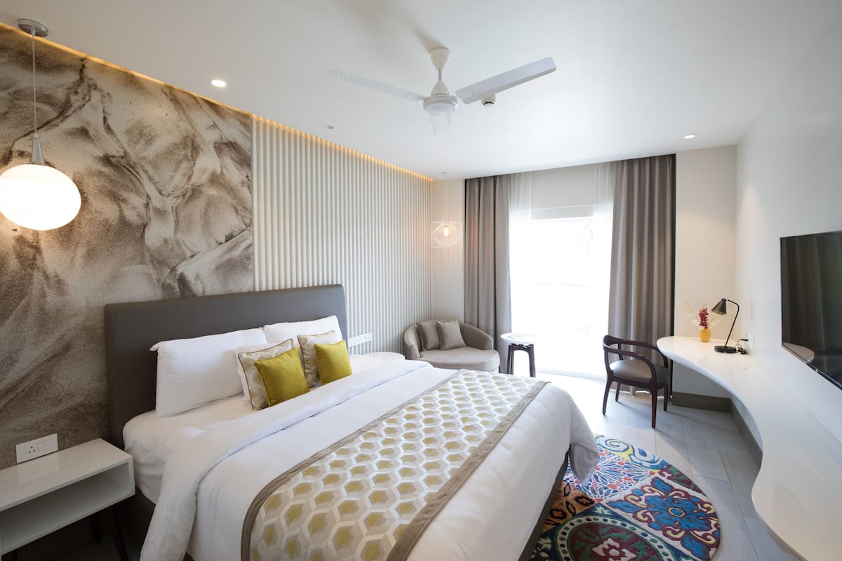 Premium bedding, minibar, in-room safe, desk