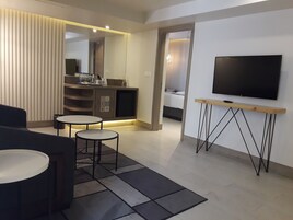 The Corner Suite	 | Premium bedding, minibar, in-room safe, desk