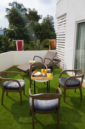 Ropa de cama de alta calidad y minibar 