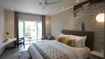 Ropa de cama de alta calidad, minibar, caja fuerte y escritorio