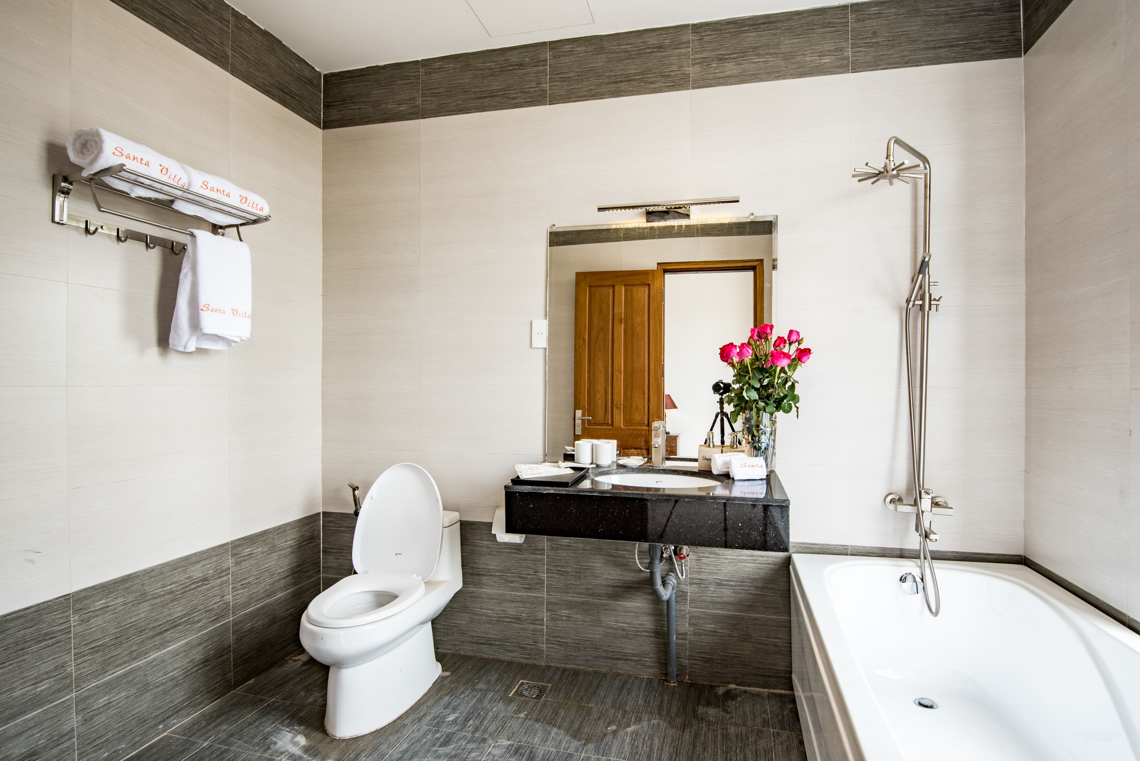 double room, 1 king bed, bathtub, ocean view | bathroom | shower, rainfall showerhead, designer toiletries, hair dryer