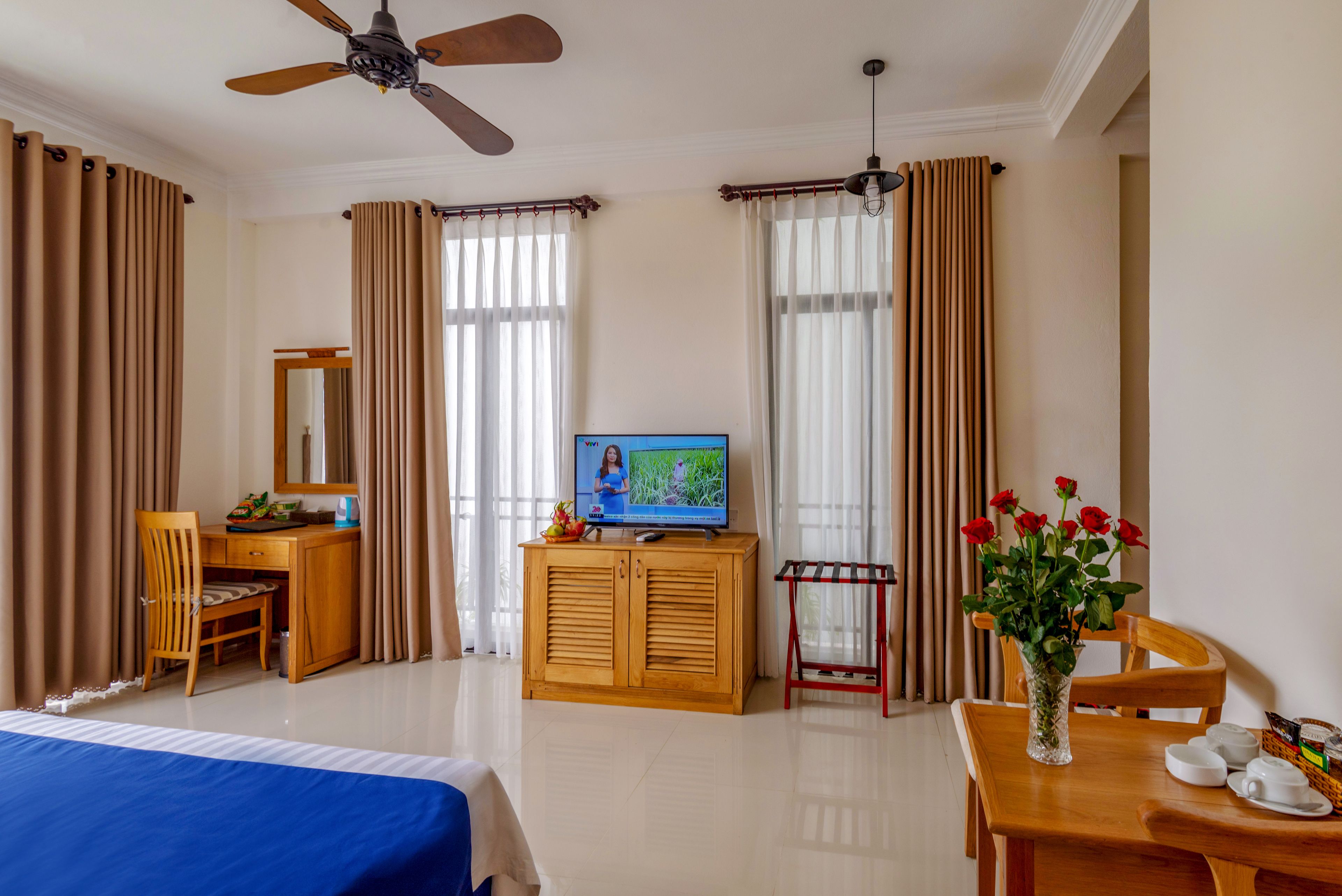 superior double or twin room, garden view | 1 bedroom, minibar, in-room safe, desk