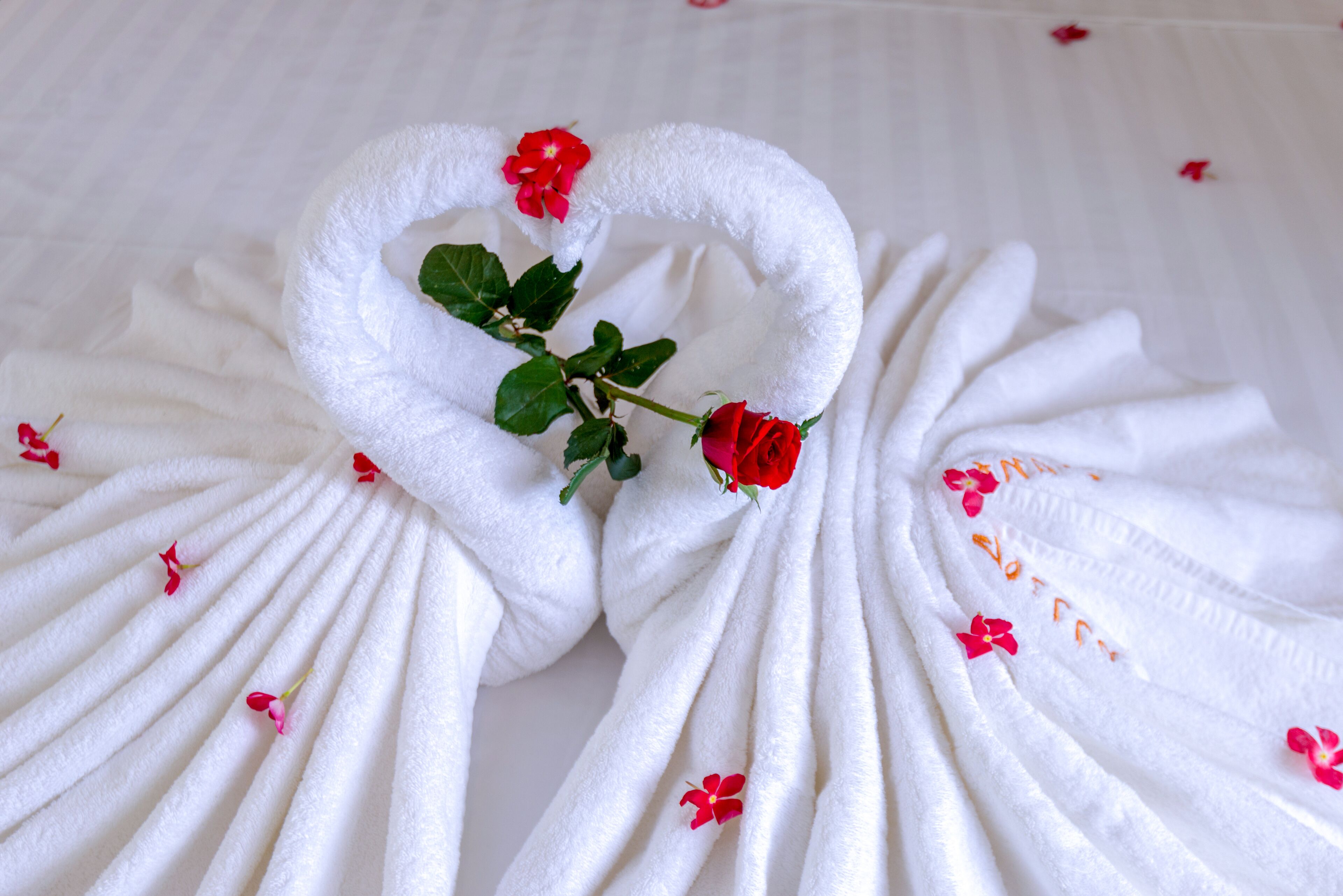 royal double room, 1 bedroom | living area | 40-inch flat-screen tv with cable channels, tv