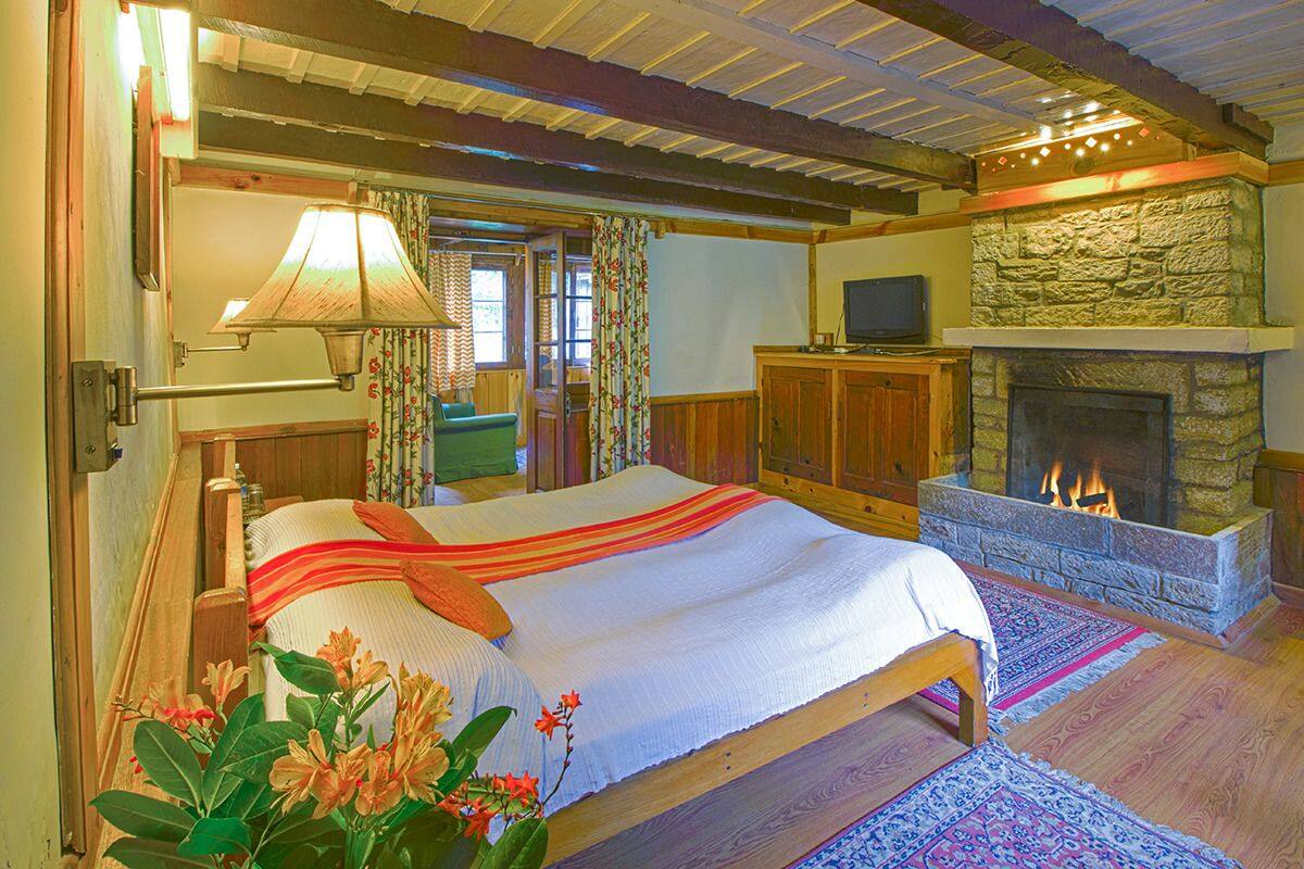 Luxury Cottage, 1 King Bed, Non Smoking, Mountain View | In-room safe, desk, iron/ironing board, free WiFi