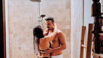 Villa Luxury, 1 camera da letto | Bagno | Doccia, set di cortesia gratuito, asciugacapelli, accappatoio