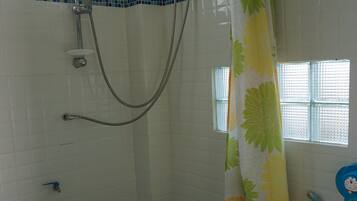 Deluxe Room | Bathroom | Shower, free toiletries, slippers, towels
