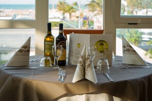 Breakfast, lunch, dinner served; Italian cuisine - Rèmin Plaza Hotel (Rimini)