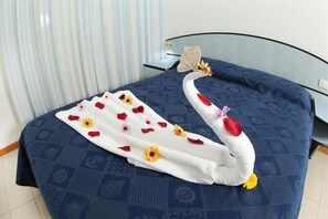 セーフティボックス (室内)、デスク、防音設備、WiFi (無料)