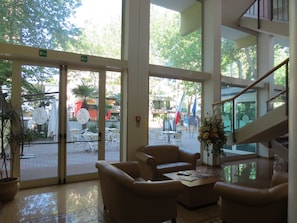 Lobby sitting area - Rèmin Plaza Hotel (Rimini)