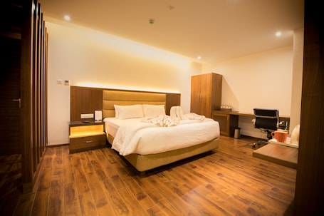 Minibar, tabla de planchar con plancha, wifi gratis y ropa de cama