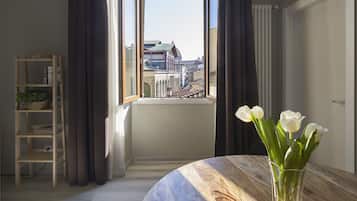 Estudio familiar | Ropa de cama de alta calidad, minibar y escritorio