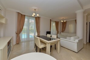 Villa, 5 Bedrooms, Private Pool | In-room dining