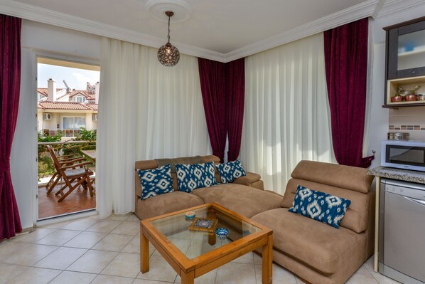 Apartment, 2 Bedrooms | Living room | 29-inch LCD TV with satellite channels, TV