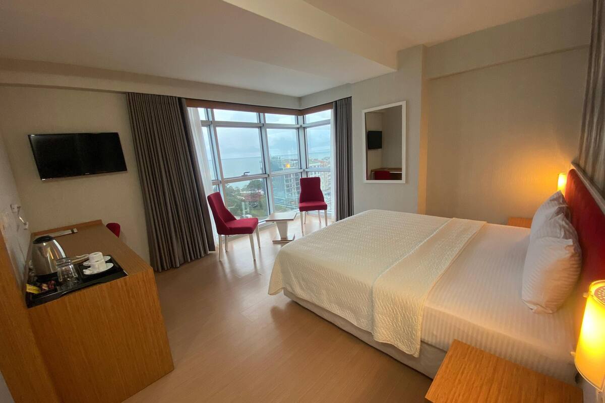 Ropa de cama de alta calidad y minibar 