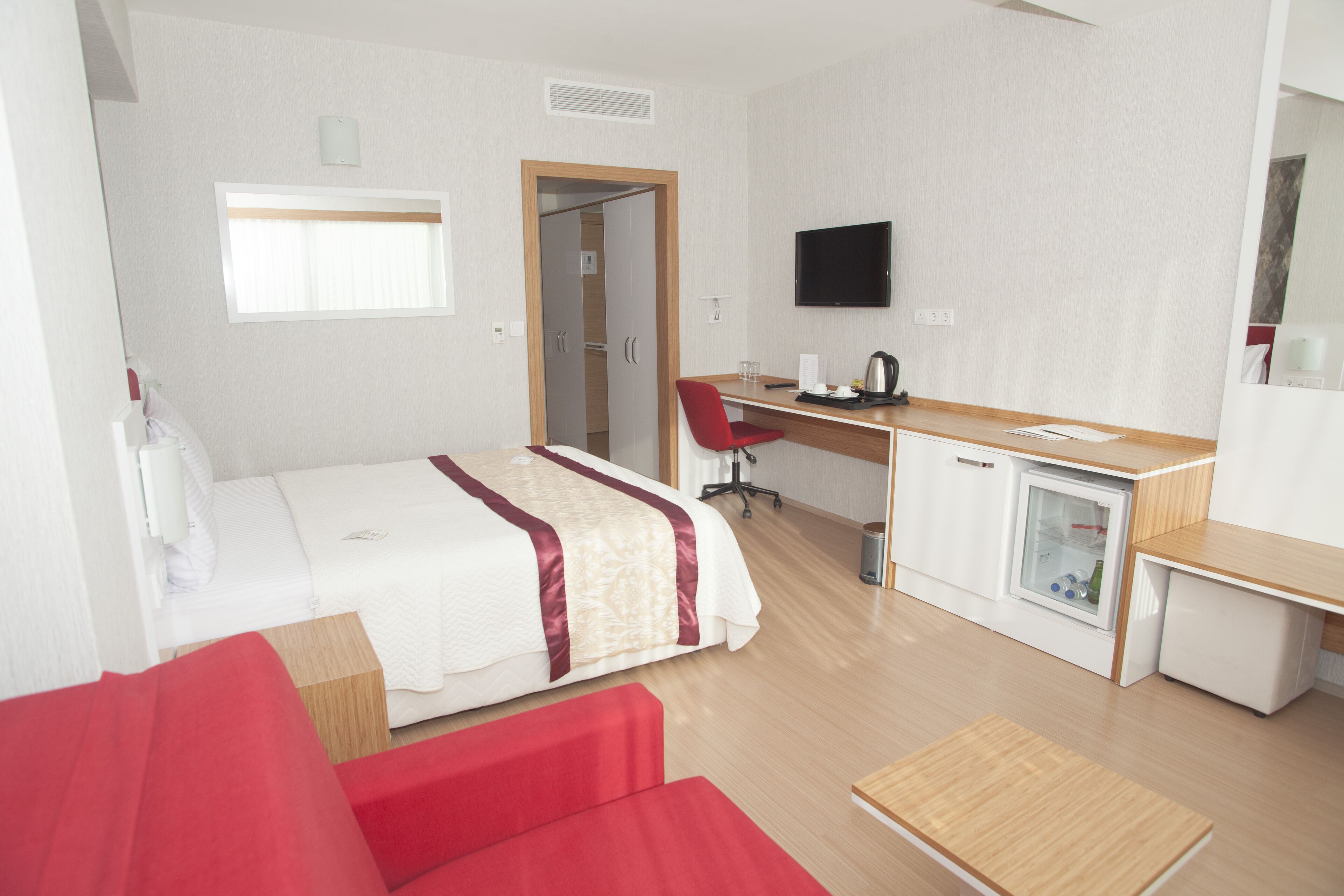 premium bedding, minibar, in-room safe, desk