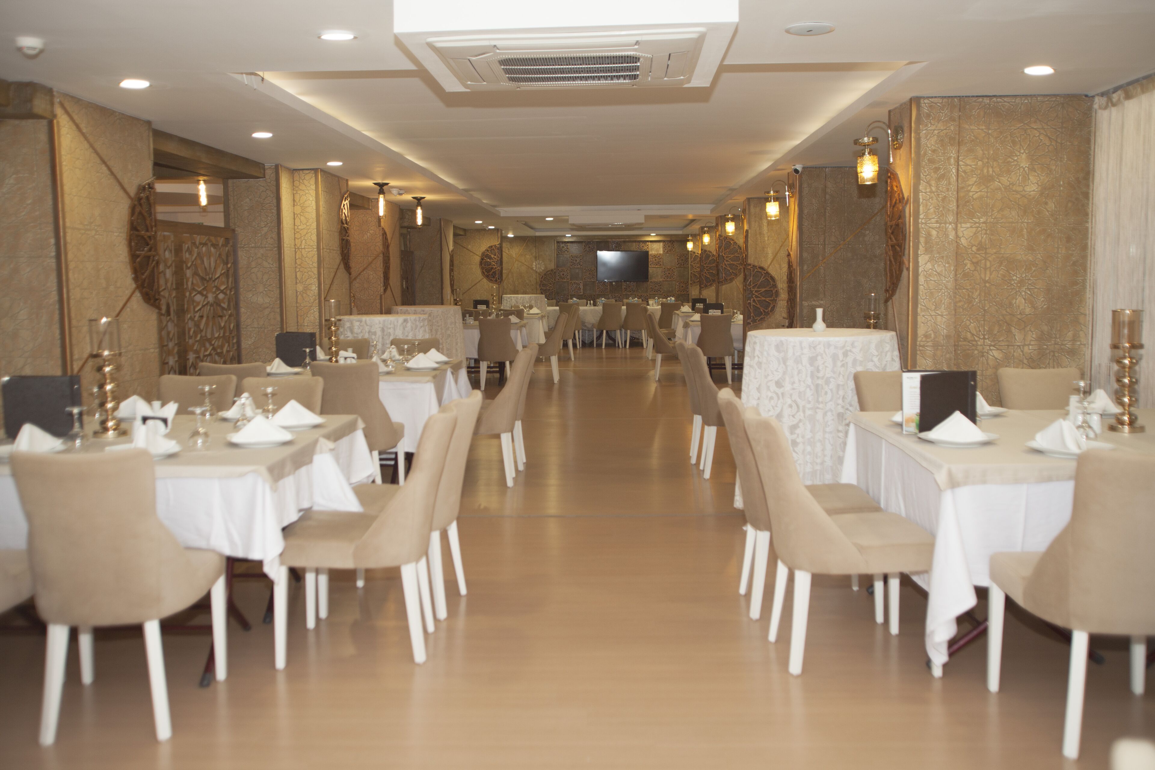 breakfast, lunch and dinner served