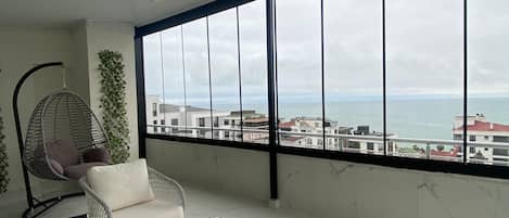 Elite Studio Suite, 1 Bedroom, Kitchenette, Sea View | Room amenity